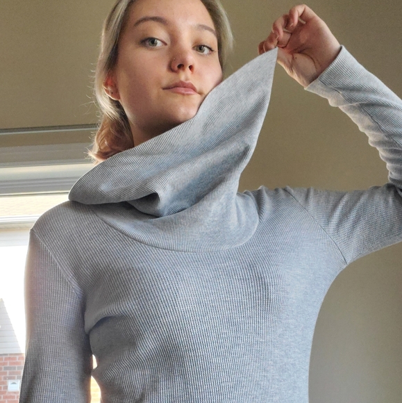 Grey Waffle Turtle Neck - Picture 4 of 6
